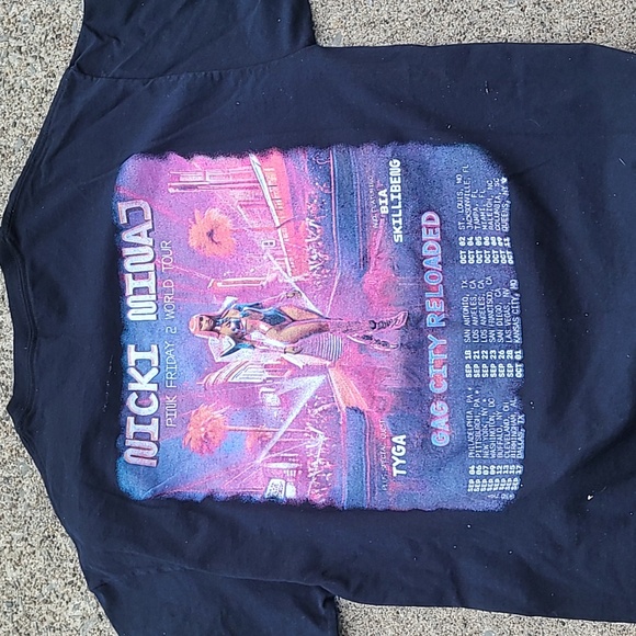 Nicki Minaj World Tour Pink Friday - Picture 2 of 2